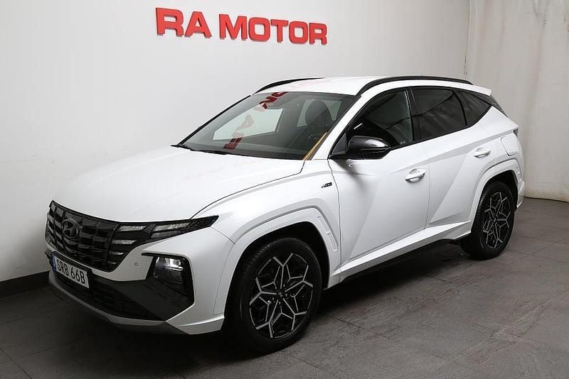 Vit Begagnad 2021 Hyundai Tucson N Line SUV | 269 800 kr (Marknadspris) - Bild 1/3
