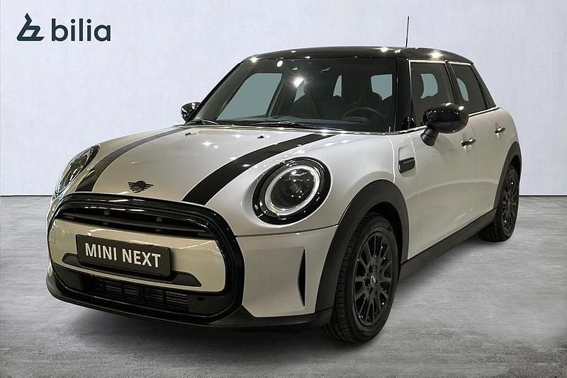 Silver Begagnad 2022 Mini Cooper Comfort Halvkombi | 259 000 kr (Marknadspris) - Bild 1/4