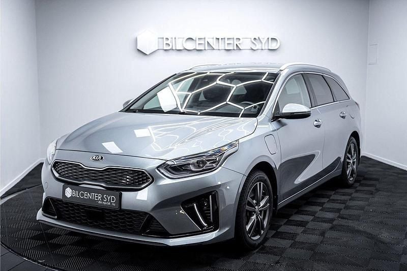 Grå Begagnad 2020 Kia Ceed Advance Kombi | 209 900 kr (Dyr) - Bild 1/4