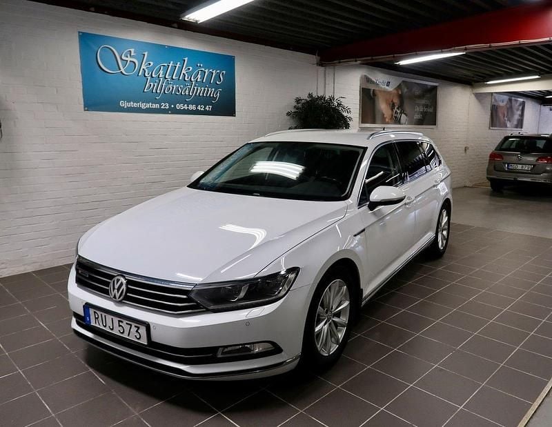 Vit Begagnad 2015 VW Passat GT Kombi | 128 000 kr (Marknadspris) - Bild 1/4