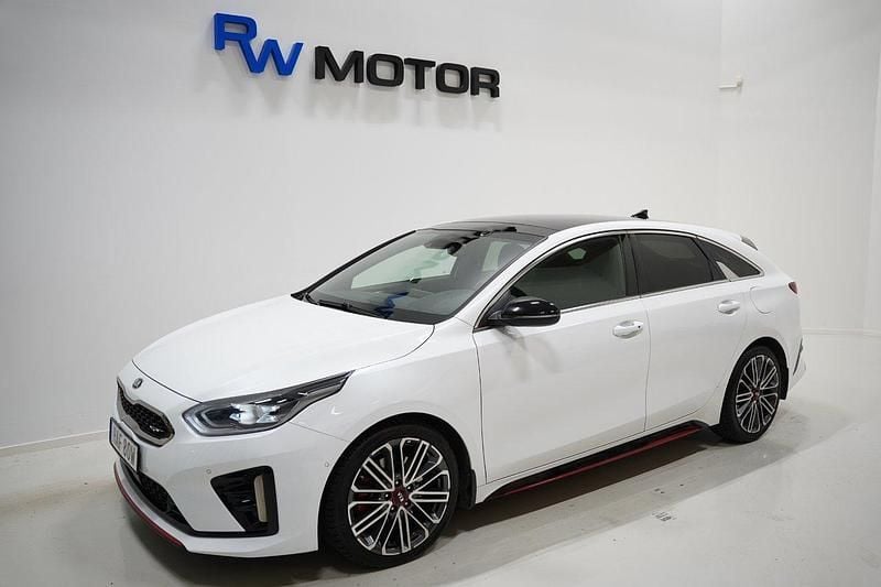 Vit Begagnad 2020 Kia ProCeed GT Halvkombi | 199 700 kr (Marknadspris) - Bild 1/4