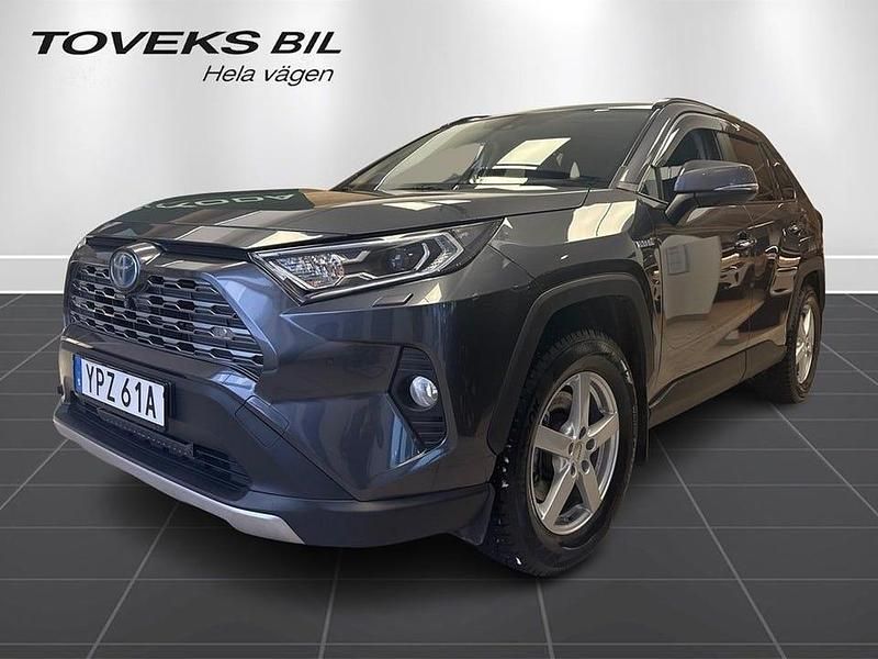 Grå Begagnad 2020 Toyota RAV4 Hybrid SUV | 379 000 kr (Lite dyr) - Bild 1/4