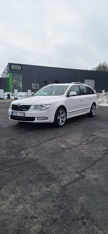 Begagnad Skoda Superb 105 HK (77 kW) 2012 Kombi