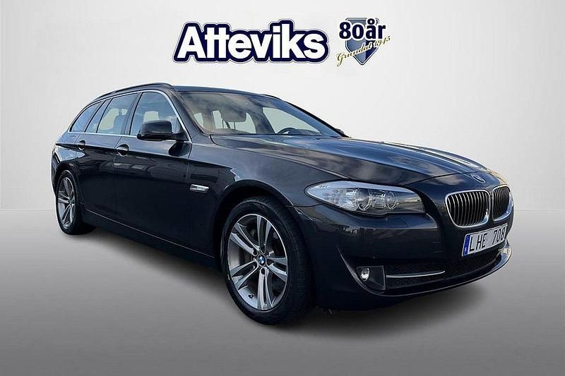 Grå Begagnad 2010 BMW 530 M Sport Kombi | 159 900 kr (Marknadspris) - Bild 1/4