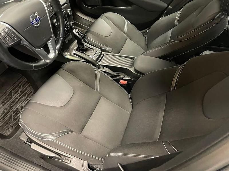 Begagnad Volvo V40 Momentum 182 HK (133 kW) 2014 Grå Halvkombi