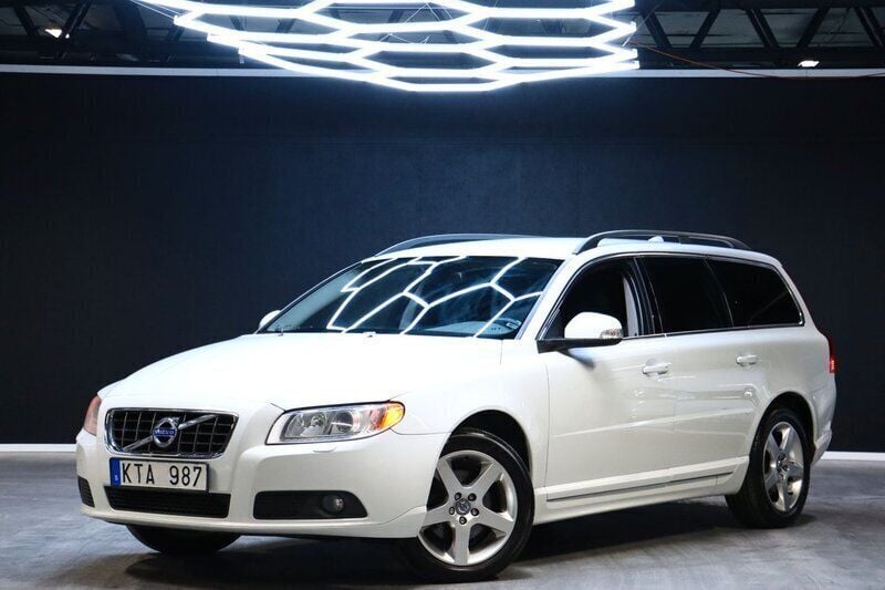 Vit Begagnad 2011 Volvo V70 Momentum Kombi | 89 900 kr (Bra pris) - Bild 1/4