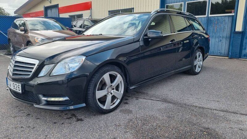 Svart Begagnad 2012 Mercedes E200 Kombi | 133 000 kr (Lite dyr) - Bild 1/4