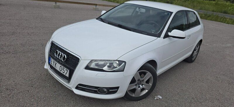 Vit Begagnad 2012 Audi A3 Halvkombi | 60 000 kr (Superpris) - Bild 1/4