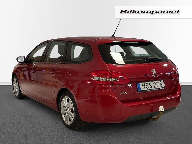 Begagnad Peugeot 308 Active 112 HK (82 kW) 2015 Mörkröd (röd) Kombi