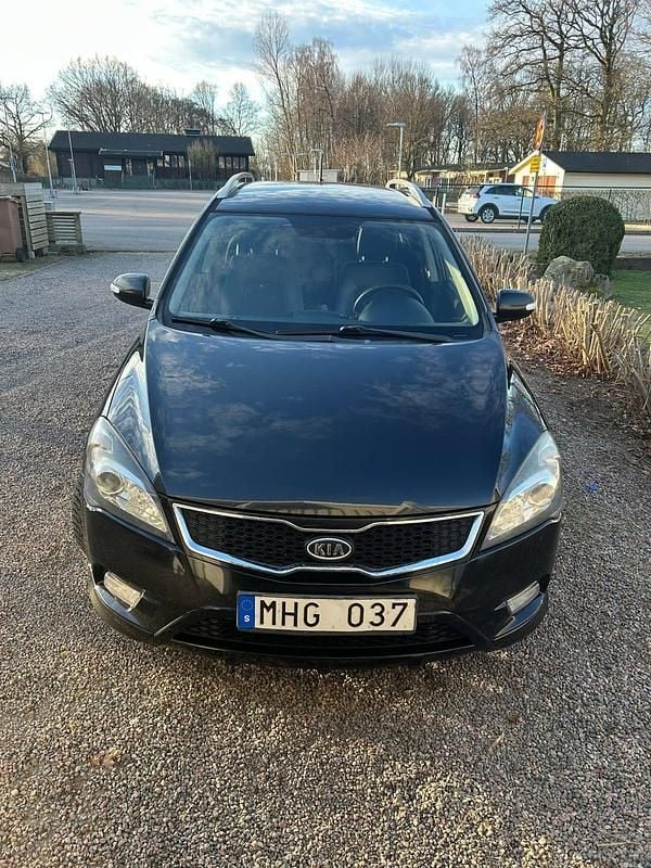 Svart Begagnad 2012 Kia Ceed Sportswagon Kombi | 32 000 kr (Lite dyr) - Bild 1/4
