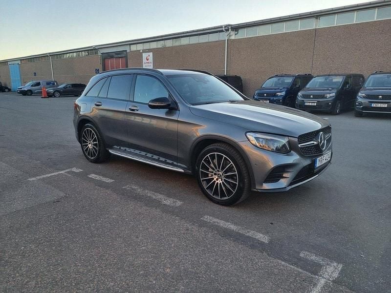 Grå Begagnad 2018 Mercedes GLC350 AMG SUV | 319 000 kr (Lite dyr) - Bild 1/4