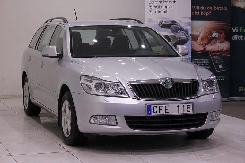 Begagnad Skoda Octavia Elegance 160 HK (117 kW) 2011 Silver Kombi
