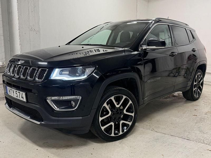Svart Begagnad 2018 Jeep Compass Limited SUV | 149 900 kr (Superpris) - Bild 1/4