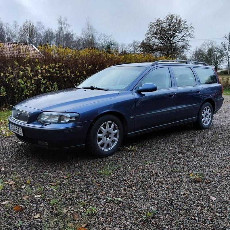 Blå Begagnad 2002 Volvo V70 Kombi | 19 000 kr (Marknadspris) - Bild 1/4