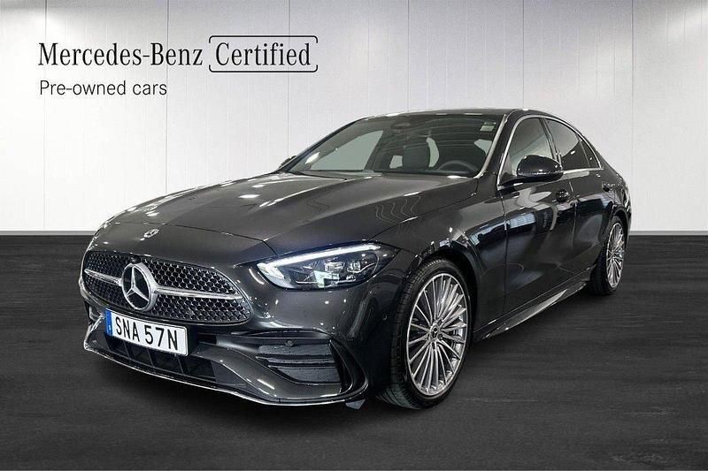 Grå (grey) Begagnad 2025 Mercedes C200 AMG line Sedan | 559 900 kr - Bild 1/4