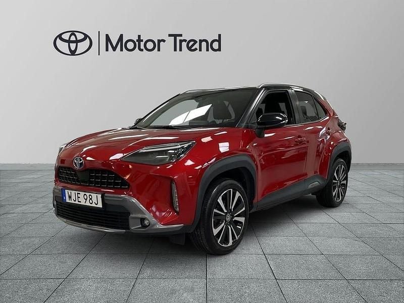 Begagnad Toyota Yaris Hybrid Edition 117 HK (86 kW) 2022 Röd