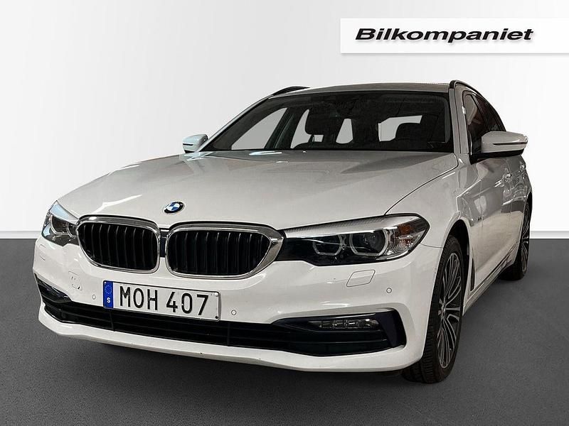 Vit Begagnad 2018 BMW 520 Kombi | 239 000 kr (Marknadspris) - Bild 1/4