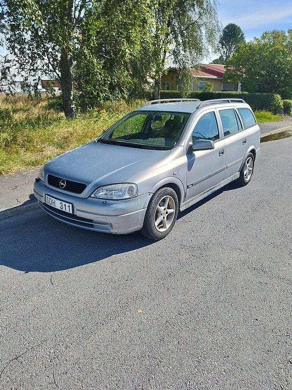Grå Begagnad 2001 Opel Astra Kombi | 12 000 kr (Lite dyr) - Bild 1/4