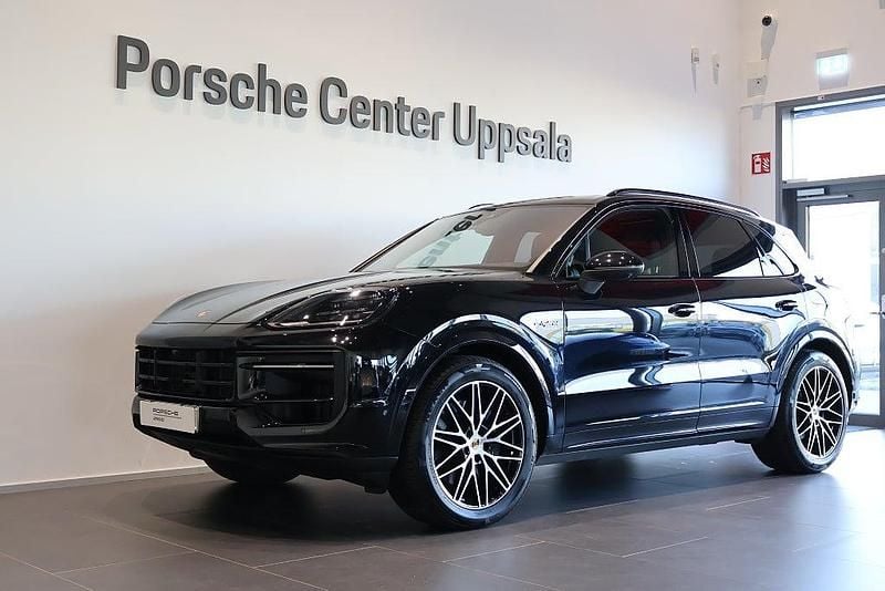 Svart Begagnad 2025 Porsche Cayenne SUV | 1 155 000 kr (Superpris) - Bild 1/4