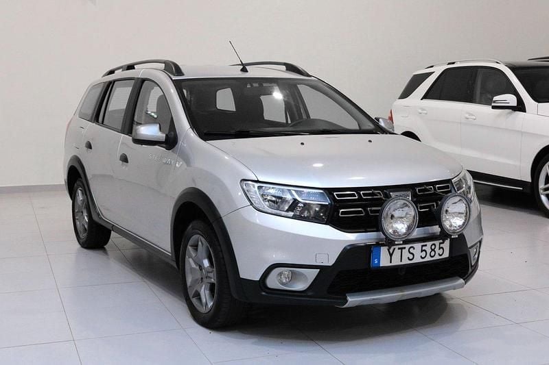 Silver Begagnad 2017 Dacia Logan MCV Stepway Kombi | 69 900 kr (Bra pris) - Bild 1/4