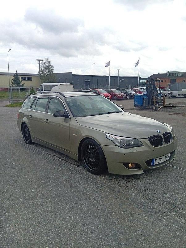 Grön Begagnad 2006 BMW 523 Kombi | 45 000 kr (Lite dyr) - Bild 1/4