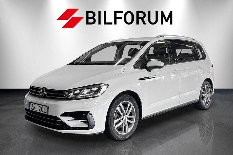Vit Begagnad 2020 VW Touran R-line Minibuss | 295 000 kr (Marknadspris) - Bild 1/4