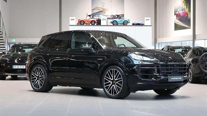 Svart Begagnad 2024 Porsche Cayenne S E-Hybrid SUV | 1 139 000 kr - Bild 1/4