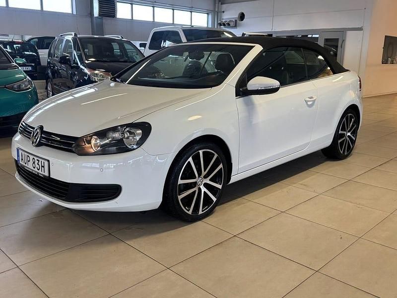 Vit Begagnad 2012 VW Golf Cabriolet Cab | 135 900 kr - Bild 1/4