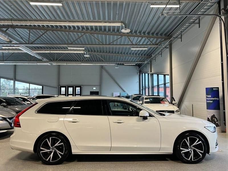 Begagnad Volvo V90 Momentum 392 HK (288 kW) 2020 Vit Kombi