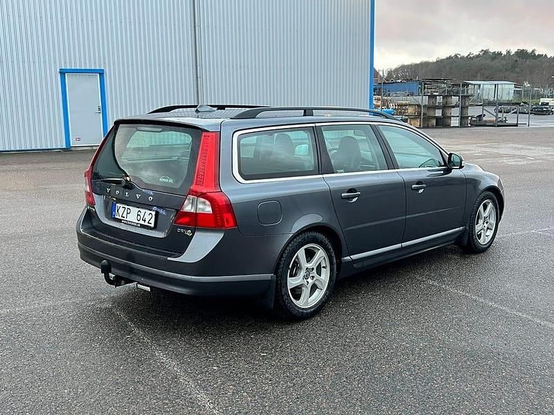 Begagnad Volvo V70 2011 Mörkgrå Kombi