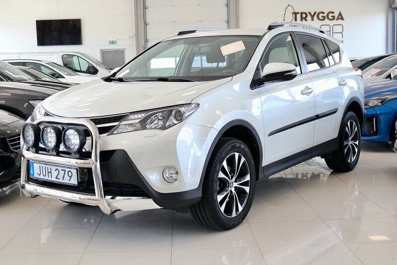 Vit Begagnad 2015 Toyota RAV4 SUV | 219 000 kr (Marknadspris) - Bild 1/4