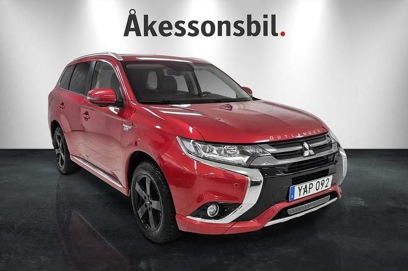 Begagnad Mitsubishi Outlander 121 HK (88 kW) 2016 Mröd SUV
