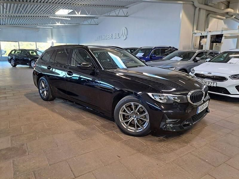 Svart Begagnad 2021 BMW 320 Sport Line Kombi | 248 000 kr (Superpris) - Bild 1/4