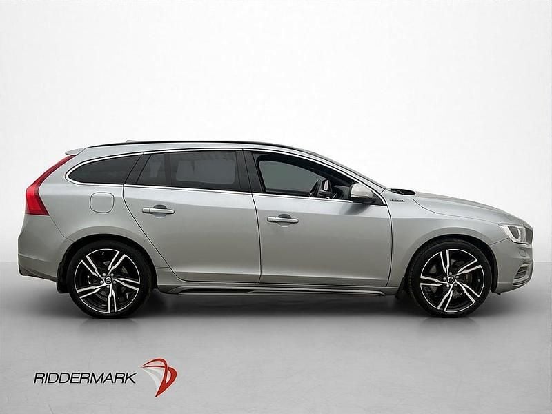 Begagnad Volvo V60 R-Design 231 HK (169 kW) 2017 Silver Kombi