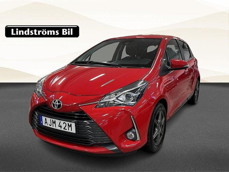 Röd Begagnad 2019 Toyota Yaris Active Halvkombi | 154 900 kr (Marknadspris) - Bild 1/3