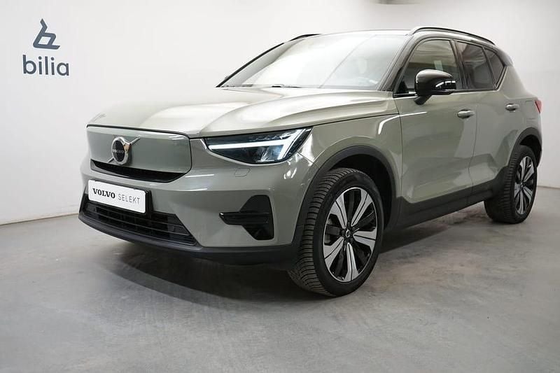 Grön Begagnad 2022 Volvo XC40 Core SUV | 324 900 kr (Superpris) - Bild 1/3
