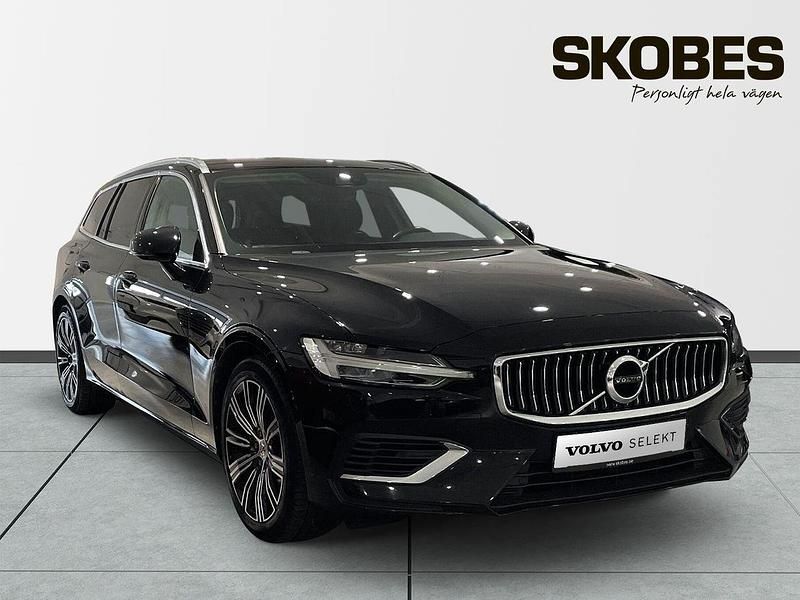 Svart Begagnad 2021 Volvo V60 Inscription Kombi | 329 400 kr (Marknadspris) - Bild 1/3