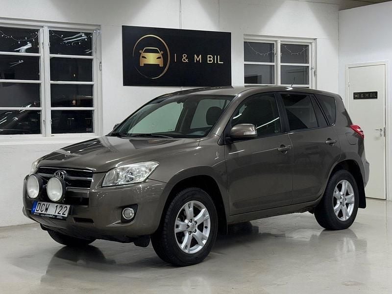 Brun Begagnad 2009 Toyota RAV4 SUV | 59 900 kr (Marknadspris) - Bild 1/4