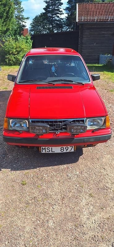 Begagnad 1987 Volvo 340 Sedan | 34 000 kr - Bild 1/3