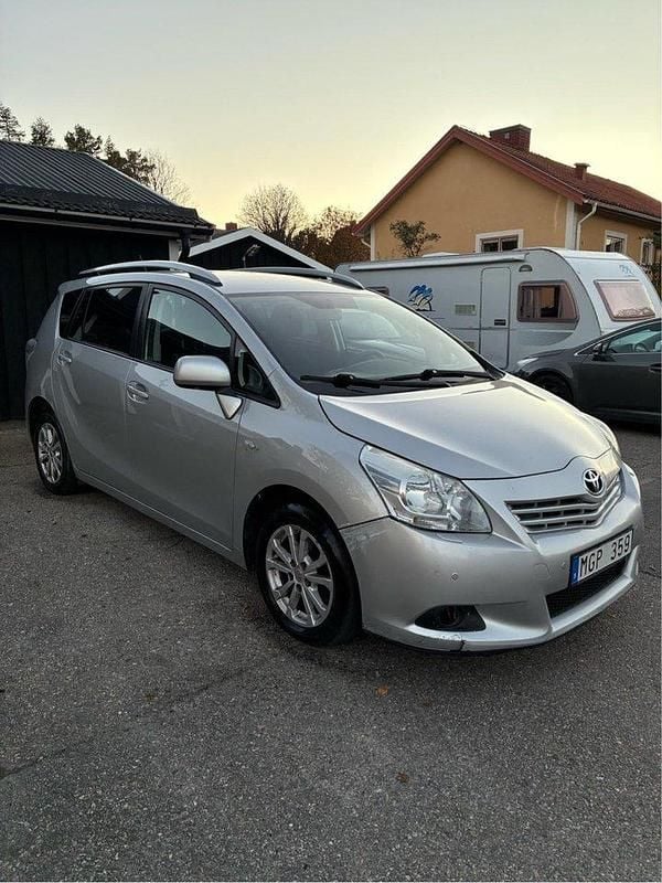 Silver Begagnad 2012 Toyota Verso Minibuss | 37 000 kr (Superpris) - Bild 1/4