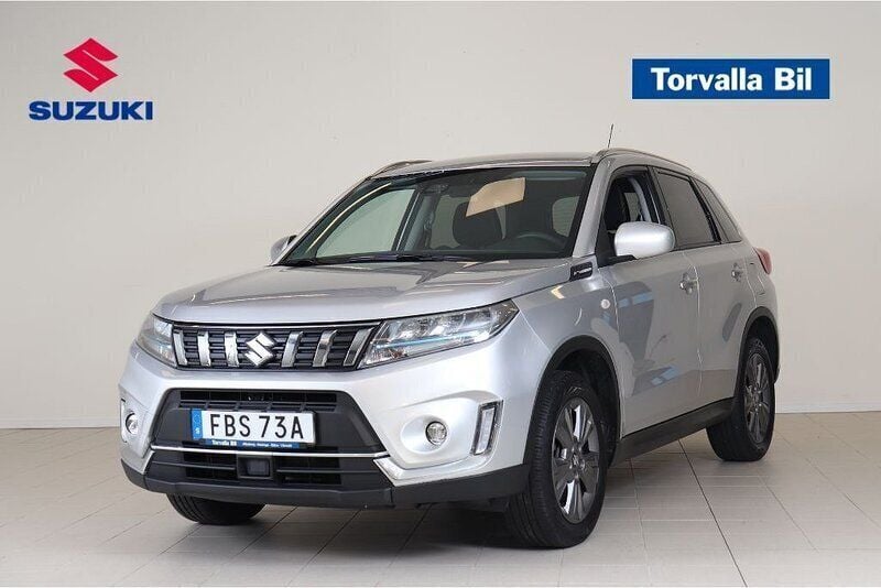 Grå Begagnad 2023 Suzuki Vitara SUV | 244 900 kr (Bra pris) - Bild 1/4