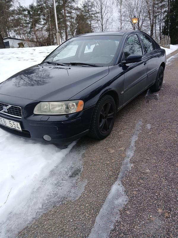 Begagnad 2005 Volvo S60 Sedan | 19 900 kr (Superpris) - Bild 1/1