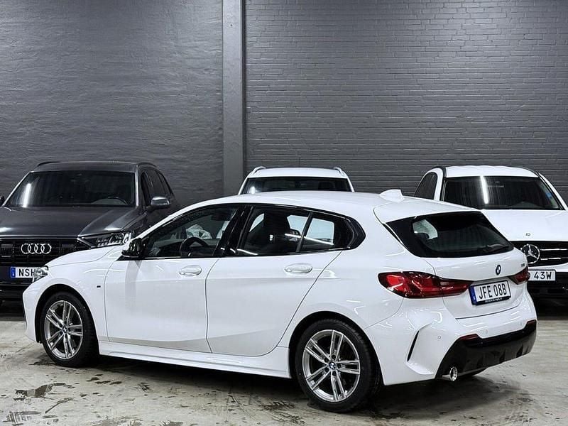 Begagnad BMW 118 M Sport 140 HK (102 kW) 2020 Vit Halvkombi