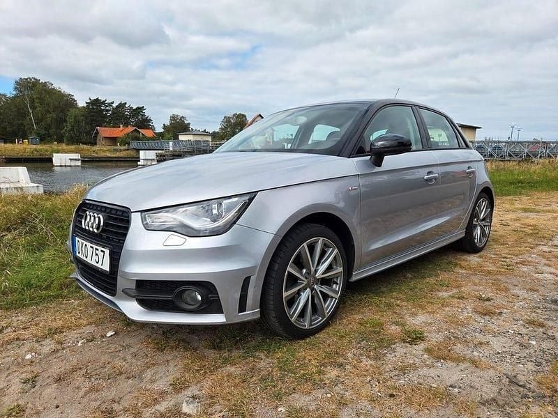 Silver Begagnad 2014 Audi A1 Sportback Sport Halvkombi | 105 000 kr (Lite dyr) - Bild 1/4