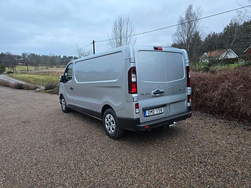 Silver Ny 2025 Renault Trafic Minibuss | 345 000 kr - Bild 1/3