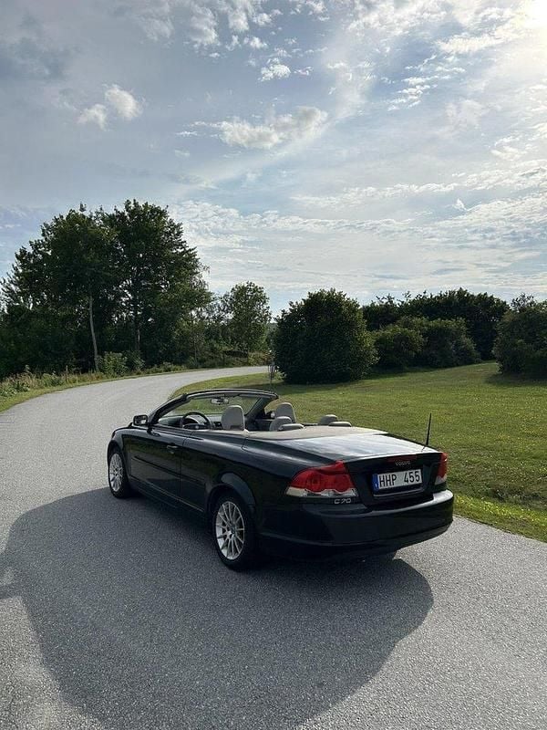 Svart Begagnad 2007 Volvo C70 Kinetic Cab | 71 000 kr (Marknadspris) - Bild 1/4