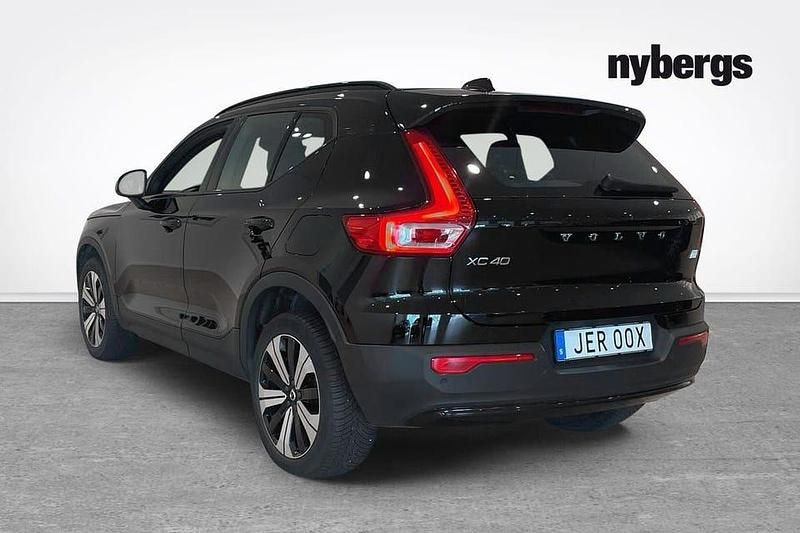Begagnad Volvo XC40 Core 185 kW (252 HK) 2023 Svart SUV