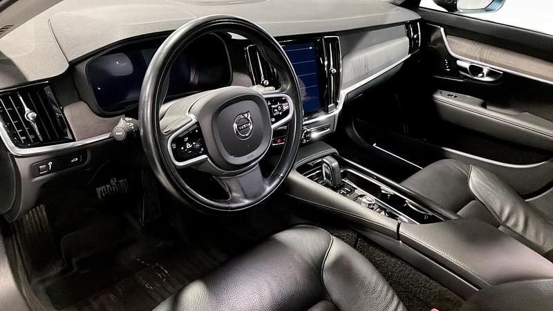 Begagnad Volvo V90 CC Momentum 197 HK (144 kW) 2021 Blå Kombi