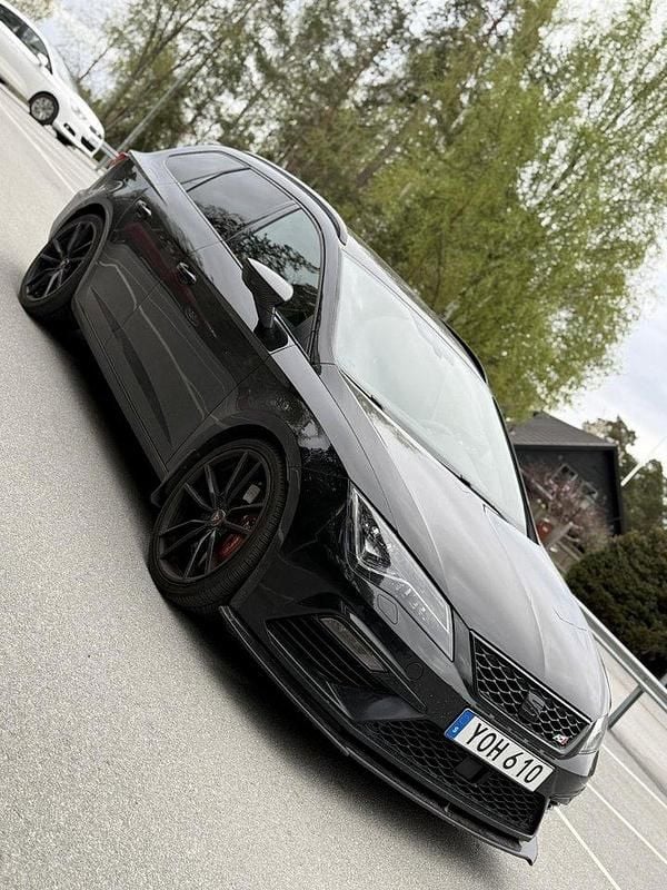 Svart Begagnad 2018 Cupra Leon Kombi | 199 900 kr (Marknadspris) - Bild 1/4