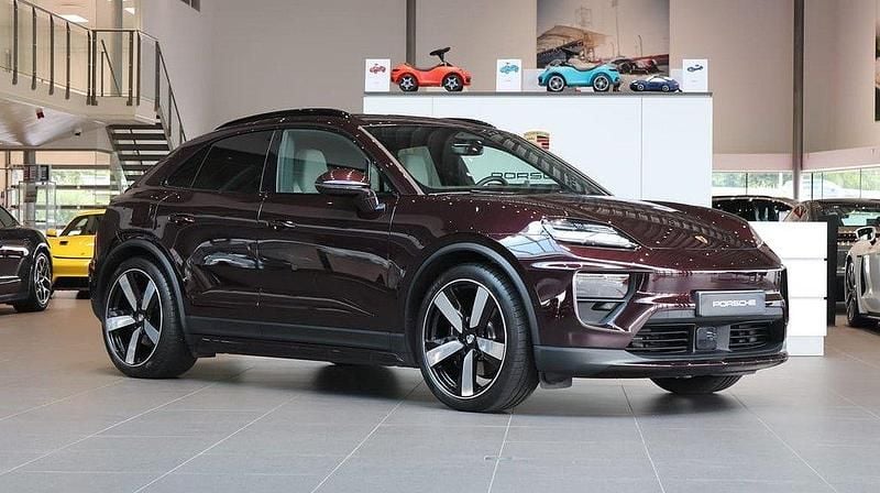 Röd Begagnad 2024 Porsche Macan SUV | 1 089 000 kr (Marknadspris) - Bild 1/4